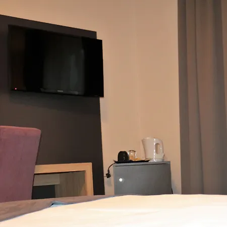 Zum Brunnen Отель Штайнбах-ам-Таунус