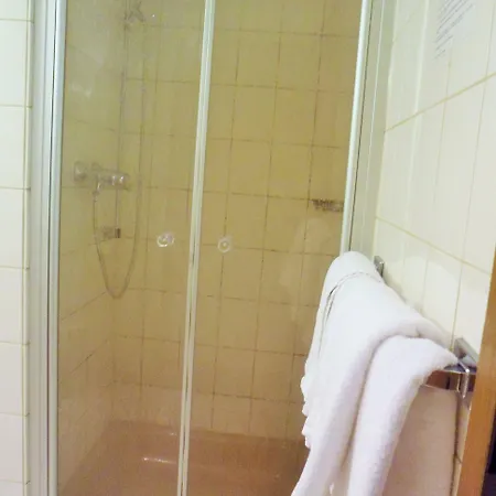 Zum Brunnen Отель