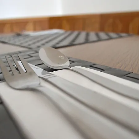 Zum Brunnen Отель Штайнбах-ам-Таунус