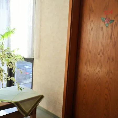 Отель Zum Brunnen Штайнбах-ам-Таунус