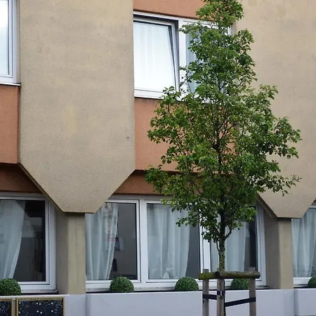 Отель Zum Brunnen Штайнбах-ам-Таунус