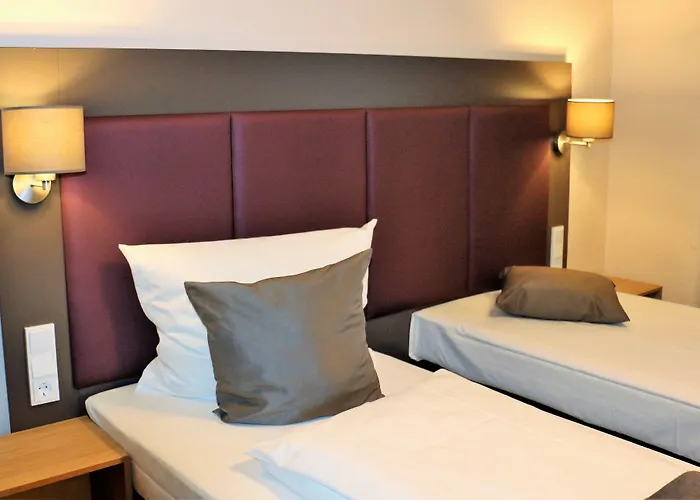 Zum Brunnen Отель 2*