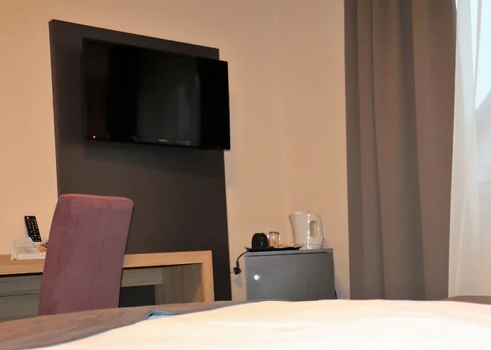 Zum Brunnen Отель Штайнбах-ам-Таунус