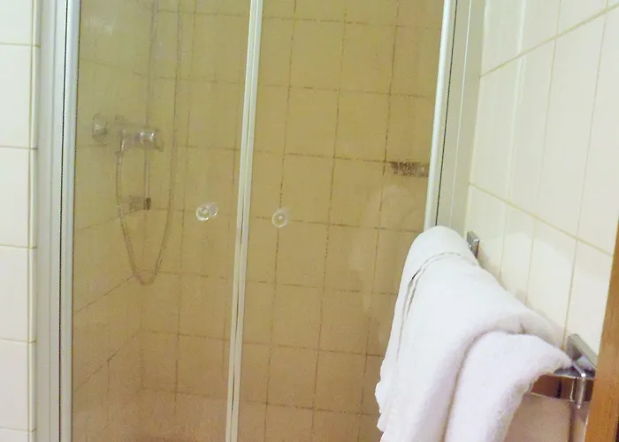 Zum Brunnen Отель