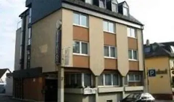 Отель Zum Brunnen Штайнбах-ам-Таунус