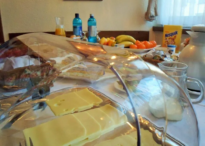 Zum Brunnen Отель Штайнбах-ам-Таунус